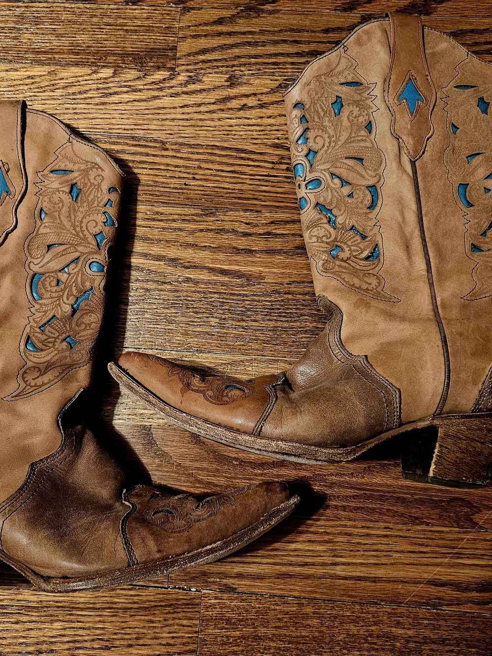CORRAL Classic Women's Brown Leather Heeled Cowboy Boots with Turquoise Inlay9.5